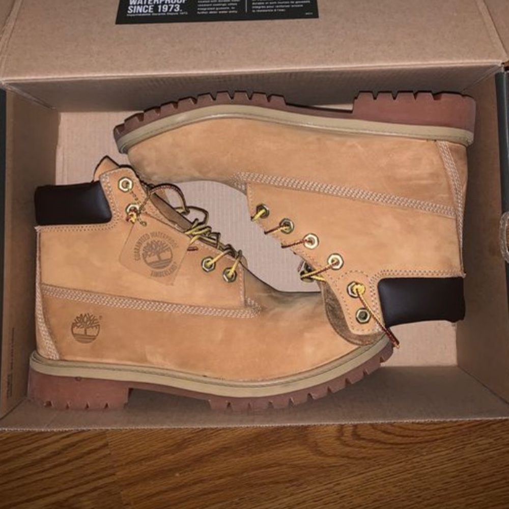 Timberland (wheat/nubuck) size 7 M/M Junior’s